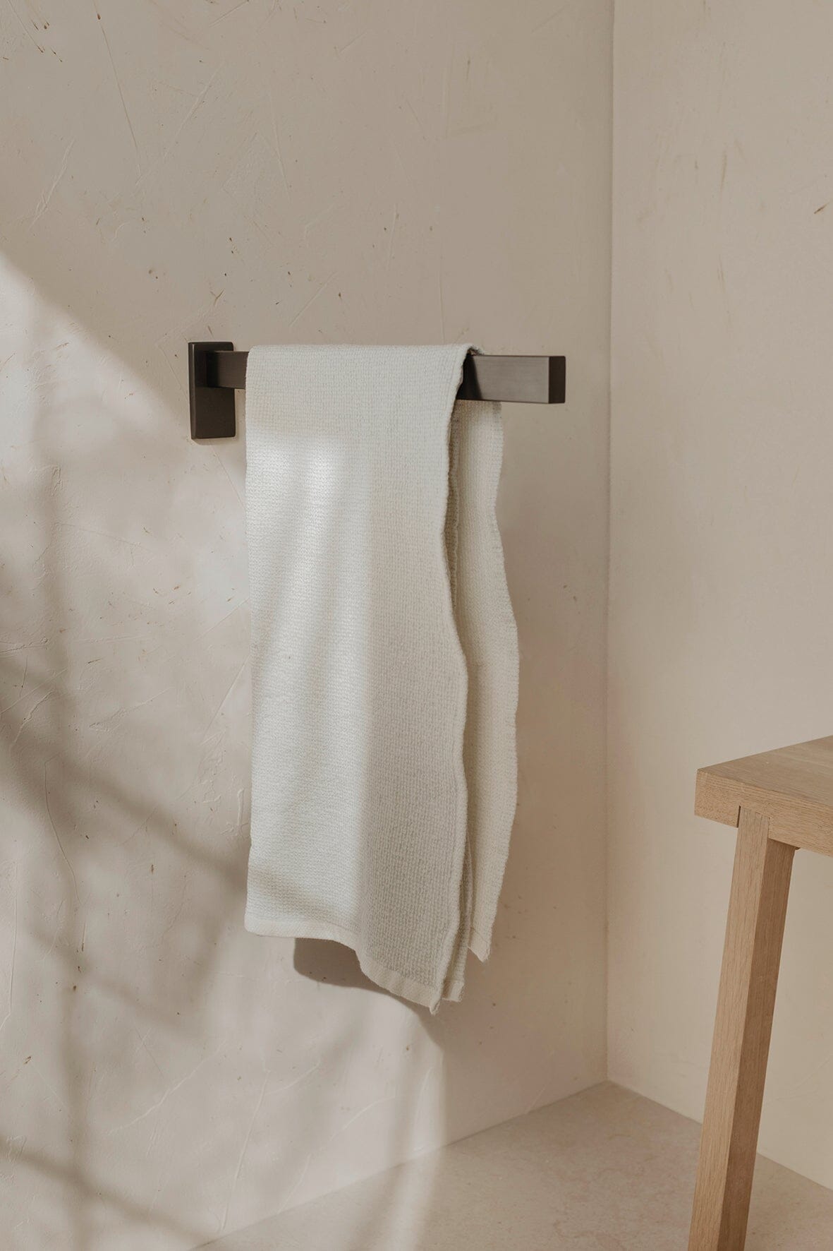Zack Linea Towel Bar in Anti-Fingerprint Graphite Finish