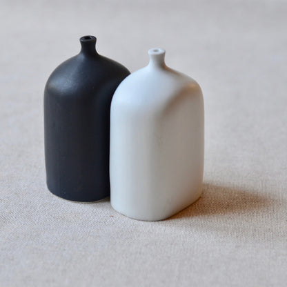 B&W VIALS salt and pepper shakers