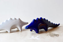 Load image into Gallery viewer, DINOSAUR salt and pepper shakers

