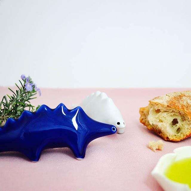 DINOSAUR salt and pepper shakers