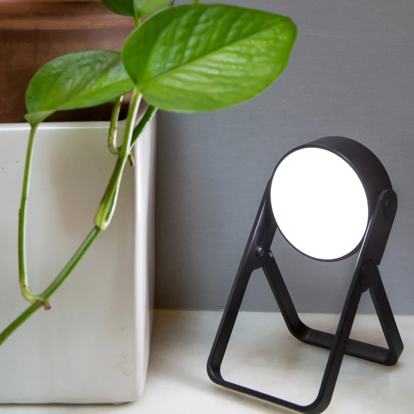 Kikkerland Foldable Spotlight